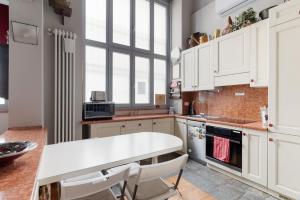 GuestHost - MM2 SantAgostino Apartment Milano