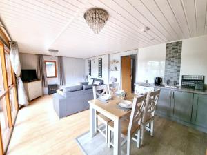 Maple Lodge 11 Hot Tub & Sauna