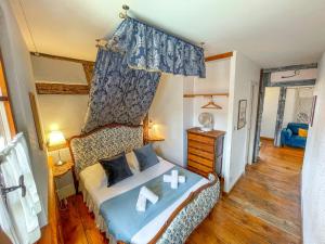 Appartements La Maison Bleue - Historic House in the Heart of Riquewihr : photos des chambres