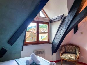 Appartements La Maison Bleue - Historic House in the Heart of Riquewihr : Appartement en Duplex
