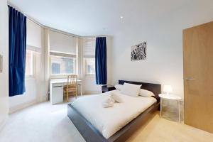 Superb 2Bed Flat Right Beside Earls Court Station