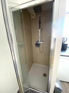 Modern Private En-suite With Kitchenette