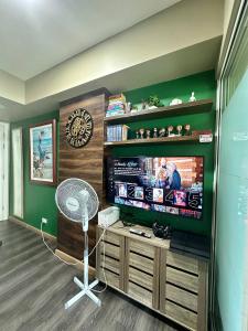 Condo near airport with PS4 and Parking