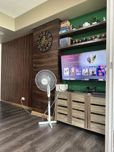 Condo near airport with PS4 and Parking