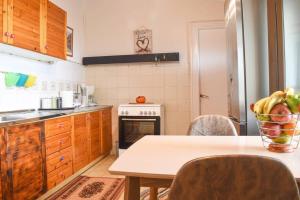 Urban Seaside Oasis - Adrianas Garden Paradise