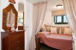 ANCIENT MEROPIA - ARTEMIS, Traditional House- Family, Apollonia