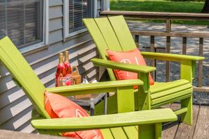 King Suite 2 Full Baths Stocked Kitchen