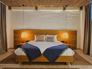 High-End Villa with Private Beach Access