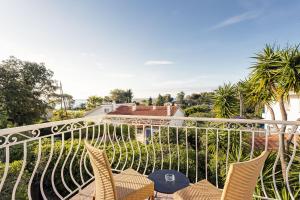 Double Room with Balcony and Sea View room in La Quietude
