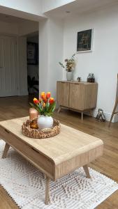 Spacious beautiful house central Henley sleeps 12 family friendly min 2 night stay