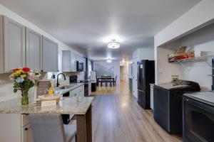 Hot Tub & Theater Haven-Lake and Ski Retreat