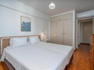 T1 com Varanda e vista mar a 200m da Praia