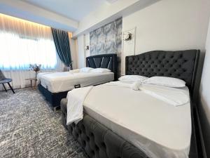 Premium Rooms & Boutique Apartments with Free Parking