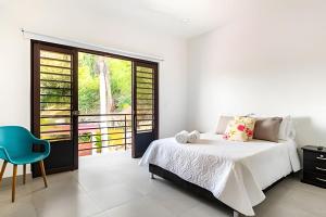 Apto con balcón vista amanecer