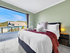 Glen Marine Studio Mountain Coastal Stay