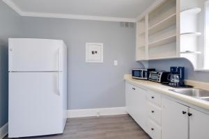 Near Shops, Eats and Trails Loudon County Apt!