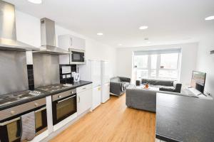 Spacious 6 Bedroom Apartment in Liverpool