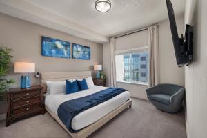 Deluxe 2BR Convention Center Gym, Pool, Htub, Pkg