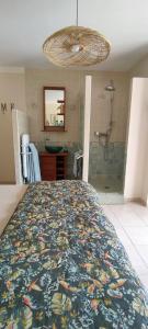 B&B / Chambres d'hotes Le Mas du Grand Chene - Chambres & Roulotte : photos des chambres