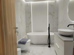 Amazing Sea View Next To The Beach 2bd Apt