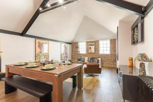 Fun Kemptown Stay with Games Close To Seafront