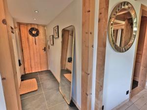 Chalets Chalet renove pour 10 personnes au Chinaillon avec bain nordique - FR-1-458-218 : photos des chambres