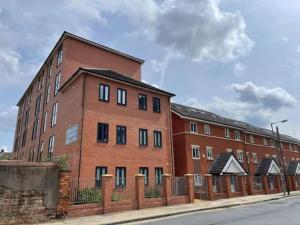 Convenient 8 Bedroom Apartment in Liverpool