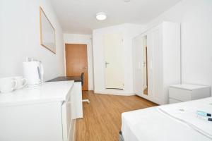Convenient 8 Bedroom Apartment in Liverpool