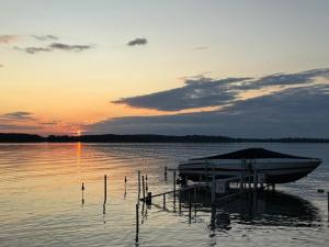 WOHLFÜHLBOOT Hausboot - Festlieger in der Marina Zaue am Schwielochsee - incl Stand Up Board