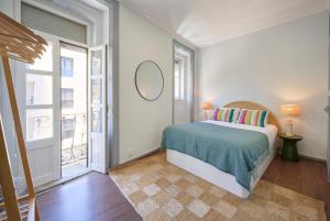 Large Group - Walk to Beach, By TimeCooler