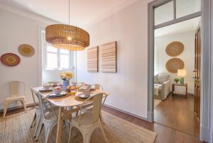 Large Group - Walk to Beach, By TimeCooler