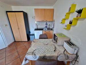 Apartment Burja with Olive Grove & Salt Pans View