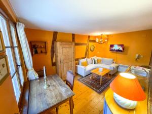Appartements La Maison Bleue - Historic House in the Heart of Riquewihr : photos des chambres
