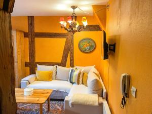 Appartements La Maison Bleue - Historic House in the Heart of Riquewihr : photos des chambres
