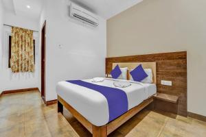 Hotel Karpagam Lodging House Nr Railway Station & Gandhipuram bus stand