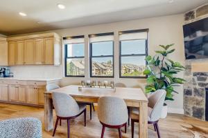 Mayflower Lakeside 201