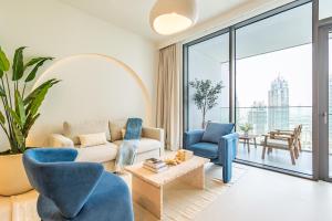 Incredibly Elegant 1BDR with full Marina Views