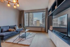 SkyPark Apartment with Free Parking