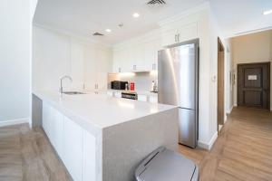 Prestige Jumeirah 4BR Villa with Rooftop and Private Garden