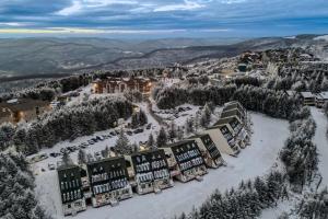 Leatherbark 202B 2BR 2BA Cute Cozy Gated Parking