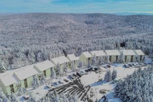 Leatherbark 202B 2BR 2BA Cute Cozy Gated Parking