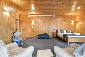 Down the Lane at 408 - On the North Hobart Strip