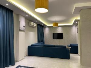 شقة فاخرة بالشيخ زايد و اطلالة كاملة من اعلى مكان بالمدينة