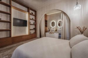 Casa Chomak - Colonial Luxury with a Private Outdoor Pool and Parking in Central Merida