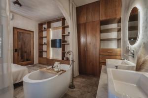 Casa Chomak - Colonial Luxury with a Private Outdoor Pool and Parking in Central Merida