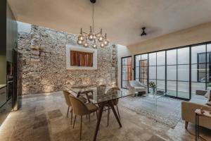 Casa Chomak - Colonial Luxury with a Private Outdoor Pool and Parking in Central Merida