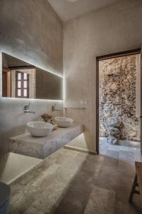 Casa Chomak - Colonial Luxury with a Private Outdoor Pool and Parking in Central Merida