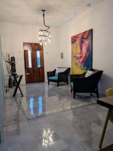 Casa Kiiwik - Luxury Property with a Private Outdoor Pool and Parking in Central Merida