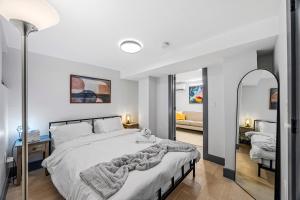 luxury 2 bed 2 bath apt with free parking