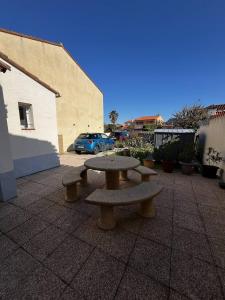 Villas Maison de vacances moderne et pratique : WiFi, clim, parking et cour privee : photos des chambres